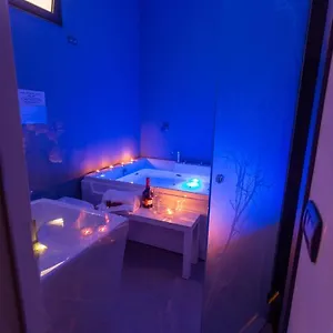 Etnea 208 Luxury Jacuzzi Couette-café
